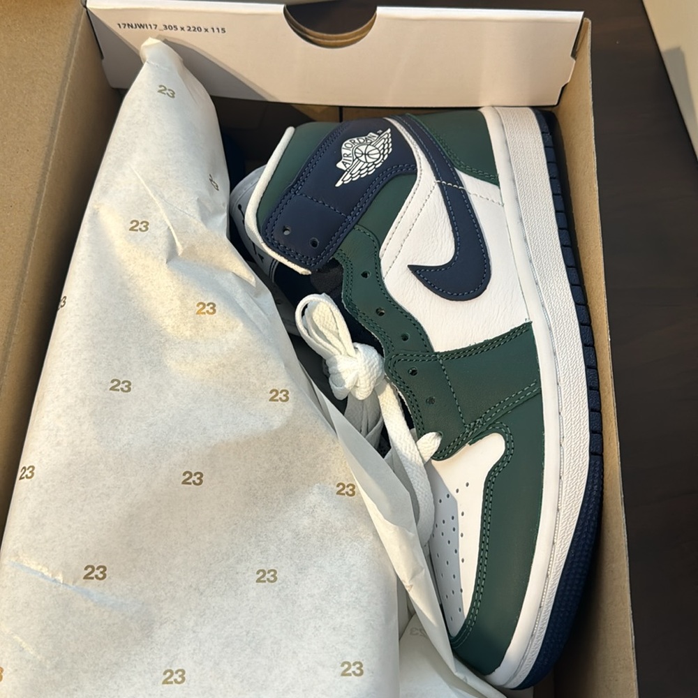 Womens NIKE JORDAN - Picture 3 of 7